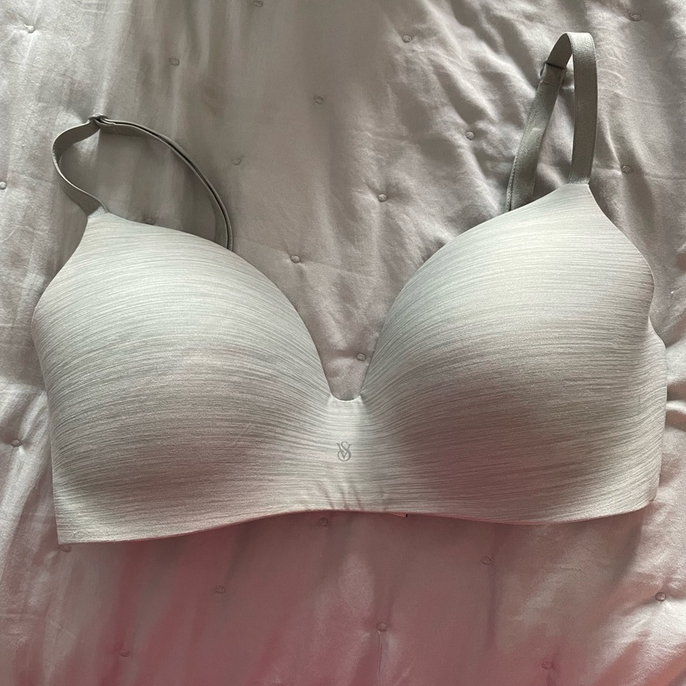 Victoria secret wireless tshirt bra